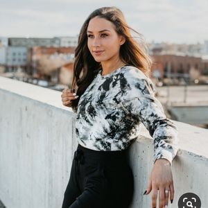 Balance Athletica Aura 2.0 Cropped Sweatshirt